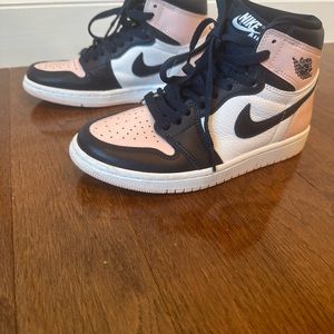 Air Jordan 1 Retro High OG SE ‘Bubble Gum’
5 womens